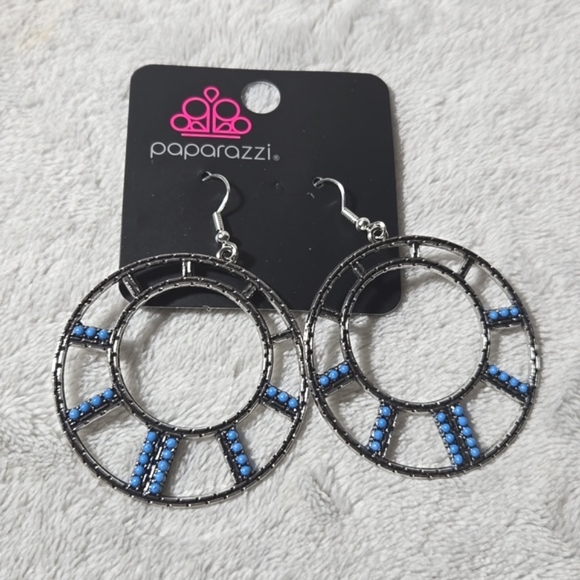 #330 NWT paparazzi blue dangle hoop earrings - Picture 2 of 4